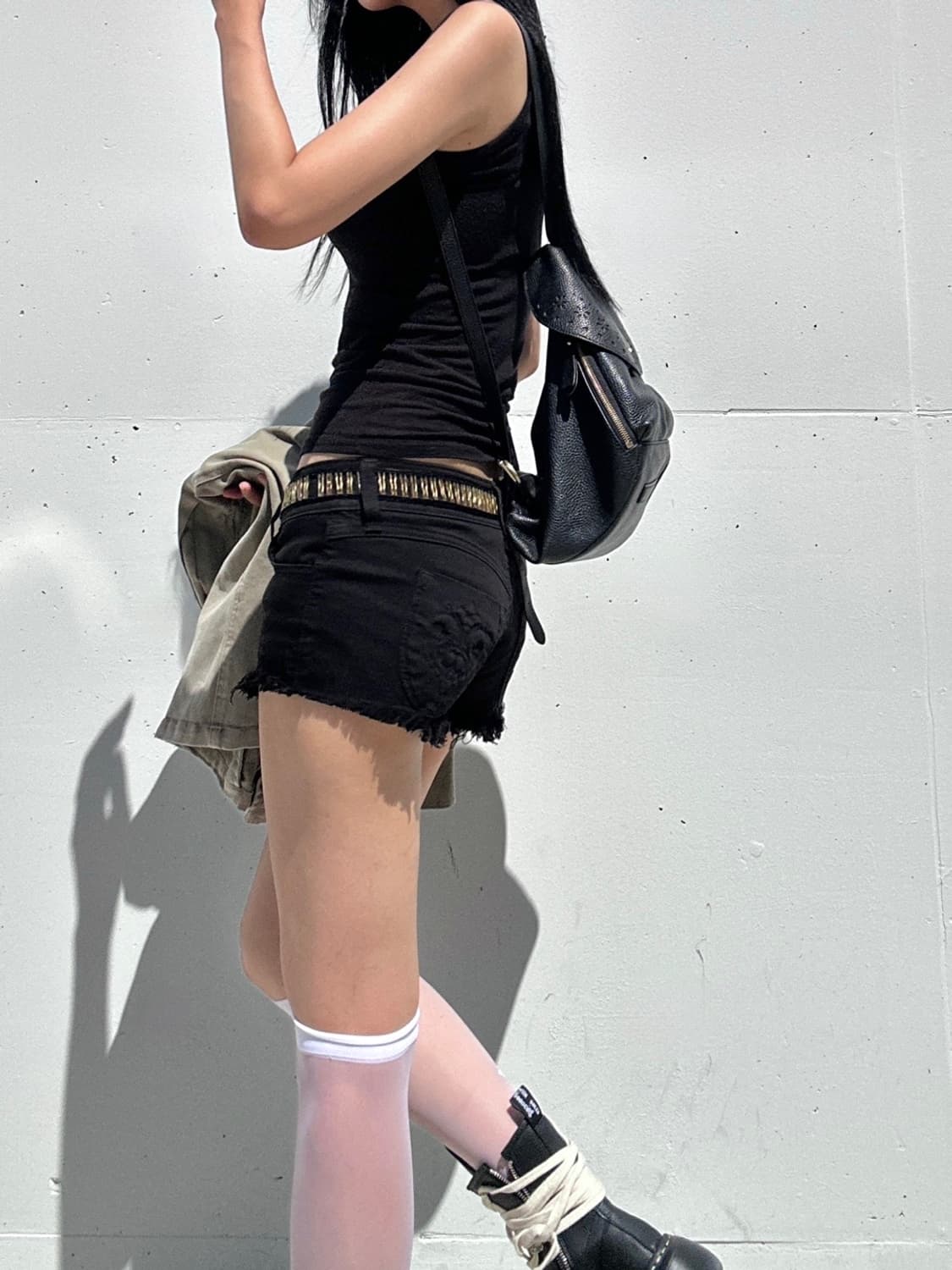 Pearl accent short pants / black 상품이미지1