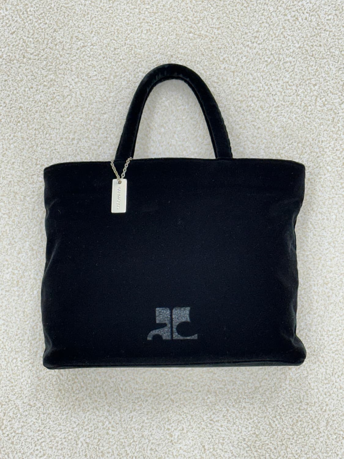 꾸레쥬 벨벳 토트백 상품이미지1