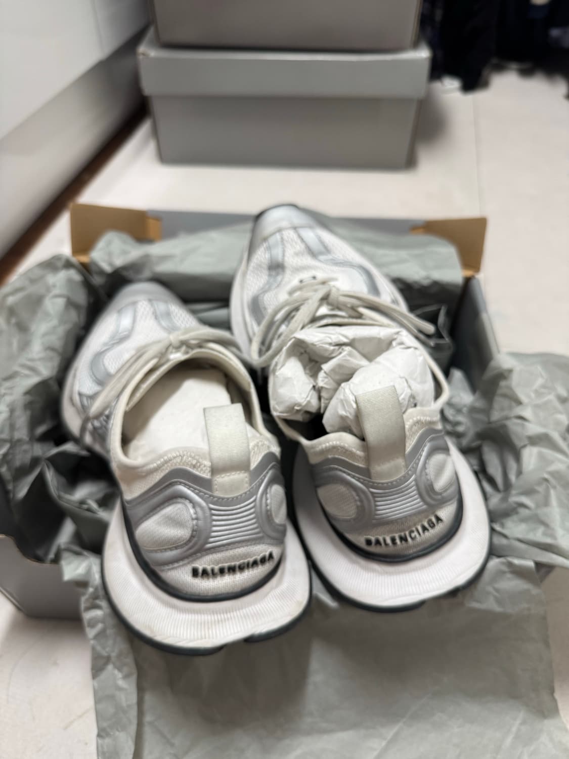 발렌시아가 서킷 스니커즈 화이트실버 44 상품이미지3