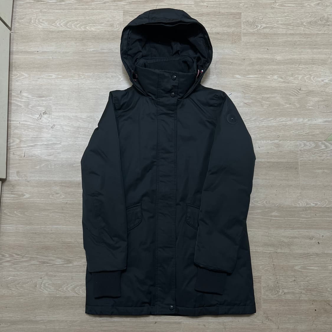 타미힐피거 여성 와펜 후드 미디엄 패딩 점퍼 [블랙] XS/85 상품이미지1