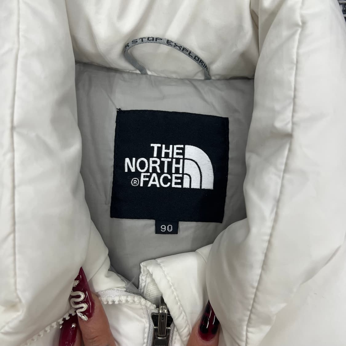노스페이스 화이트 눕시 700 패딩 상품이미지3