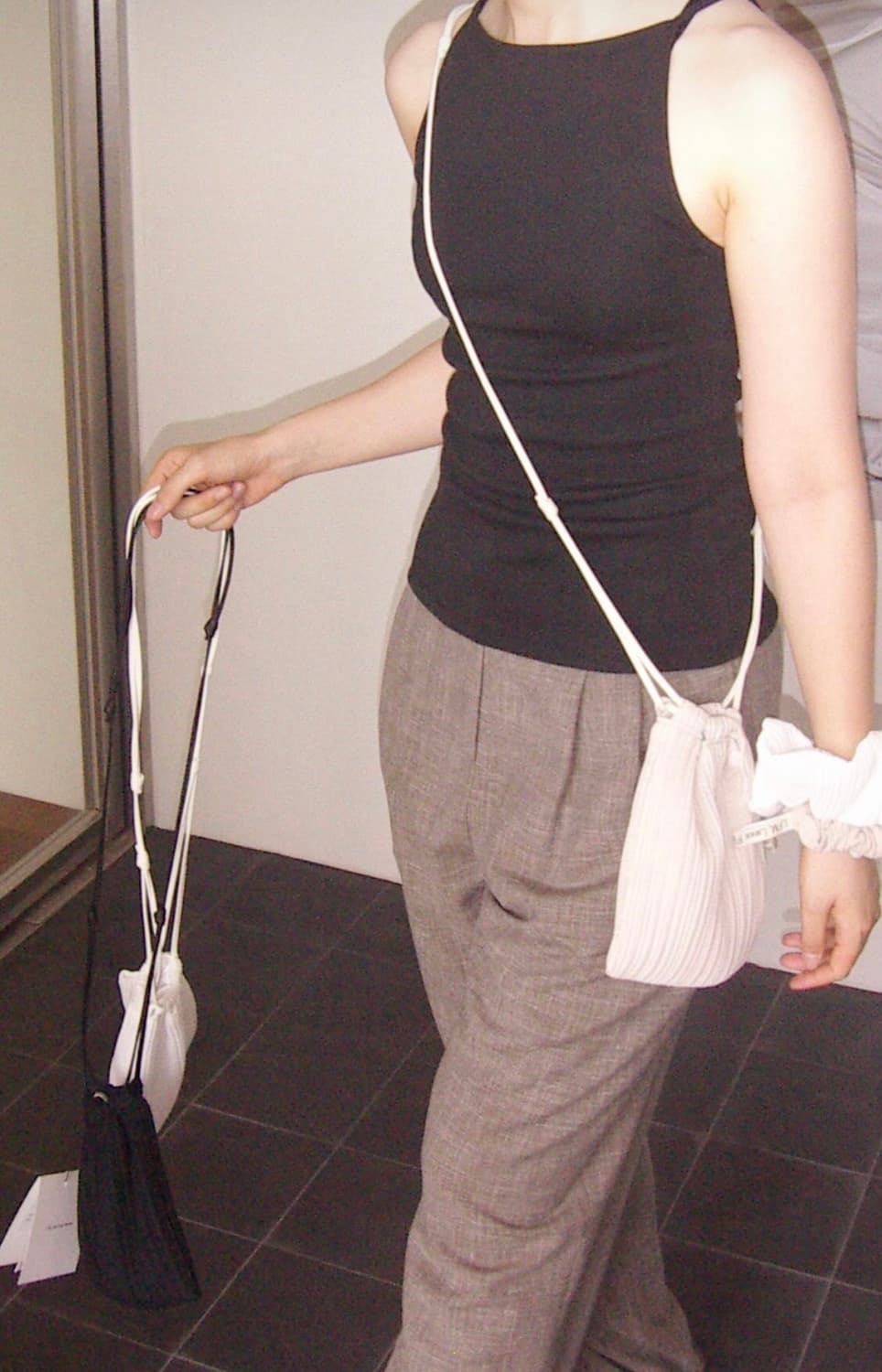 lfm accord crease cross bag white 상품이미지3