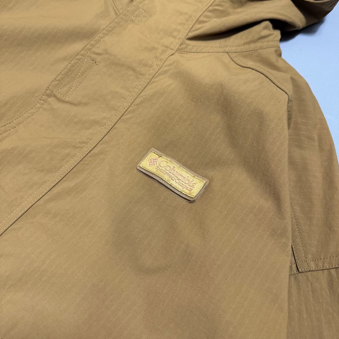 빔즈 x 컬럼비아 20ss 브라운컬러 매쉬포켓 나일론 챌린저 윈드브레이커 상품이미지5