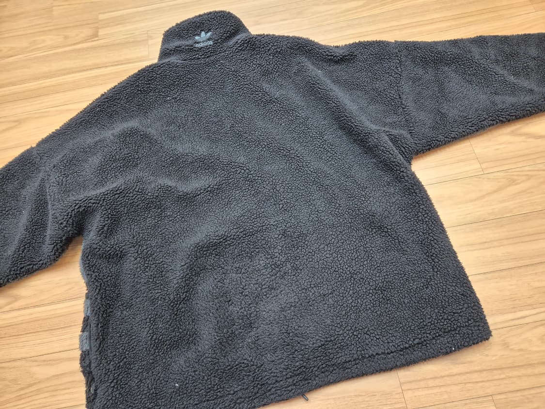 아디다스 쉐르파 플리스 자켓 XL 사이즈입니다
부드러운 플리스 소재로 되 상품이미지2