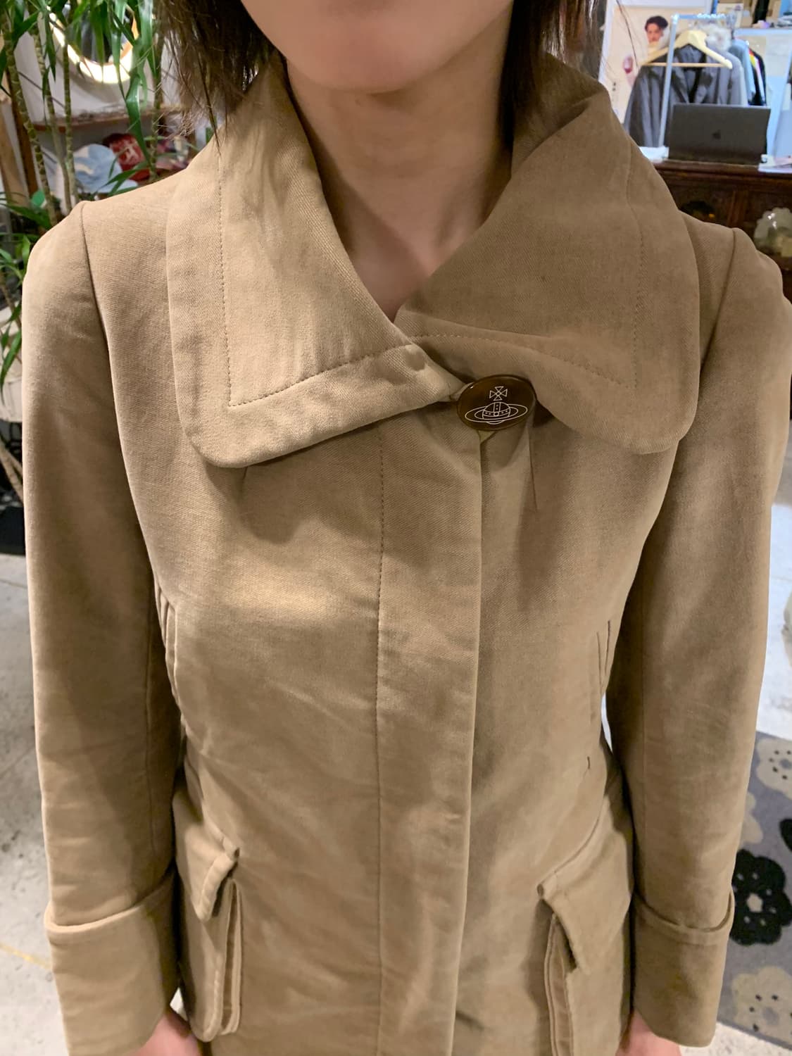 비비안웨스트우드 레드라벨 오브로고 단추 베이지 코트 상품이미지2