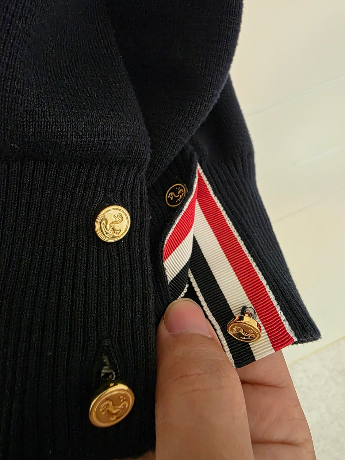 [4,새상품급]25ss 톰브라운 밀라노스티치 금장 니트 상품이미지3