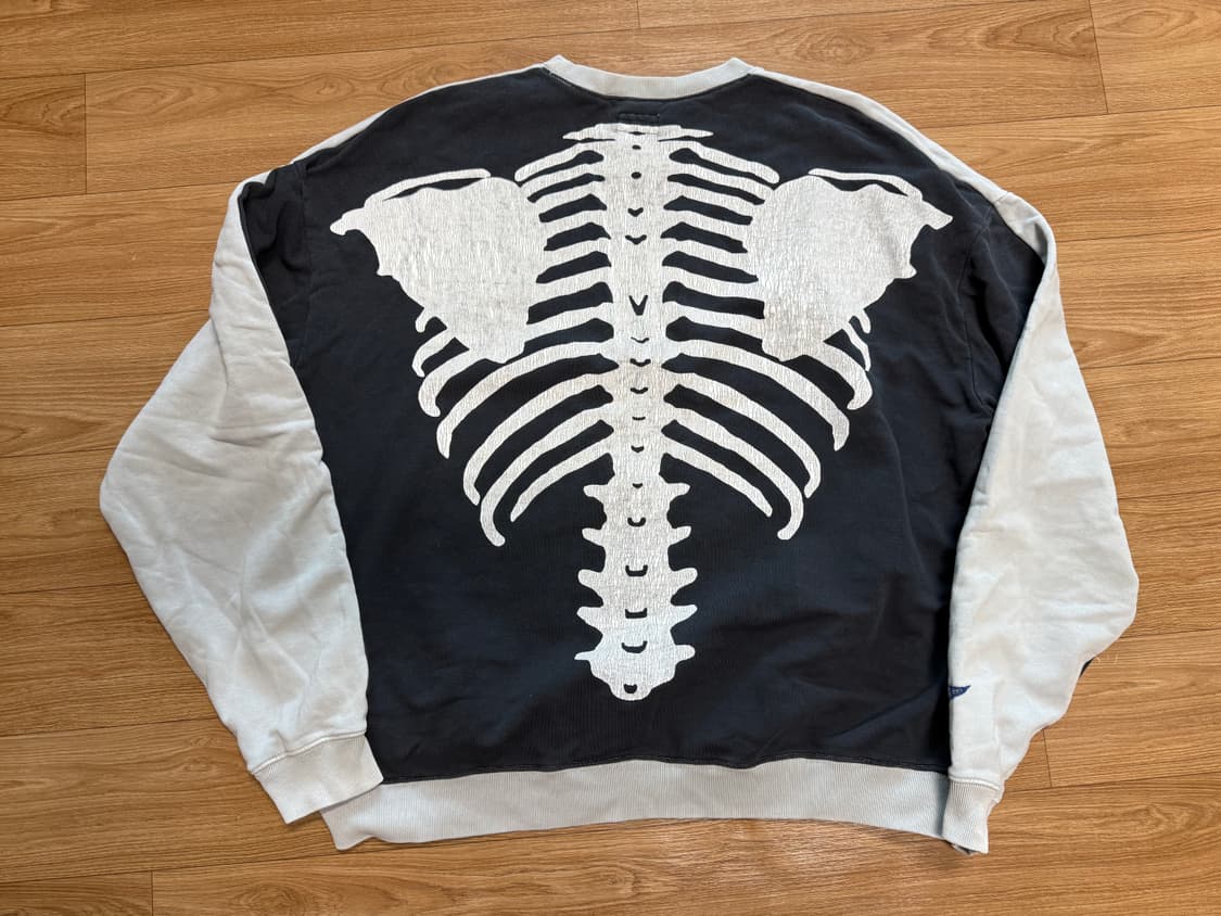 캐피탈 투톤 빅플리스 스웻셔츠 팝니다. 상품이미지3