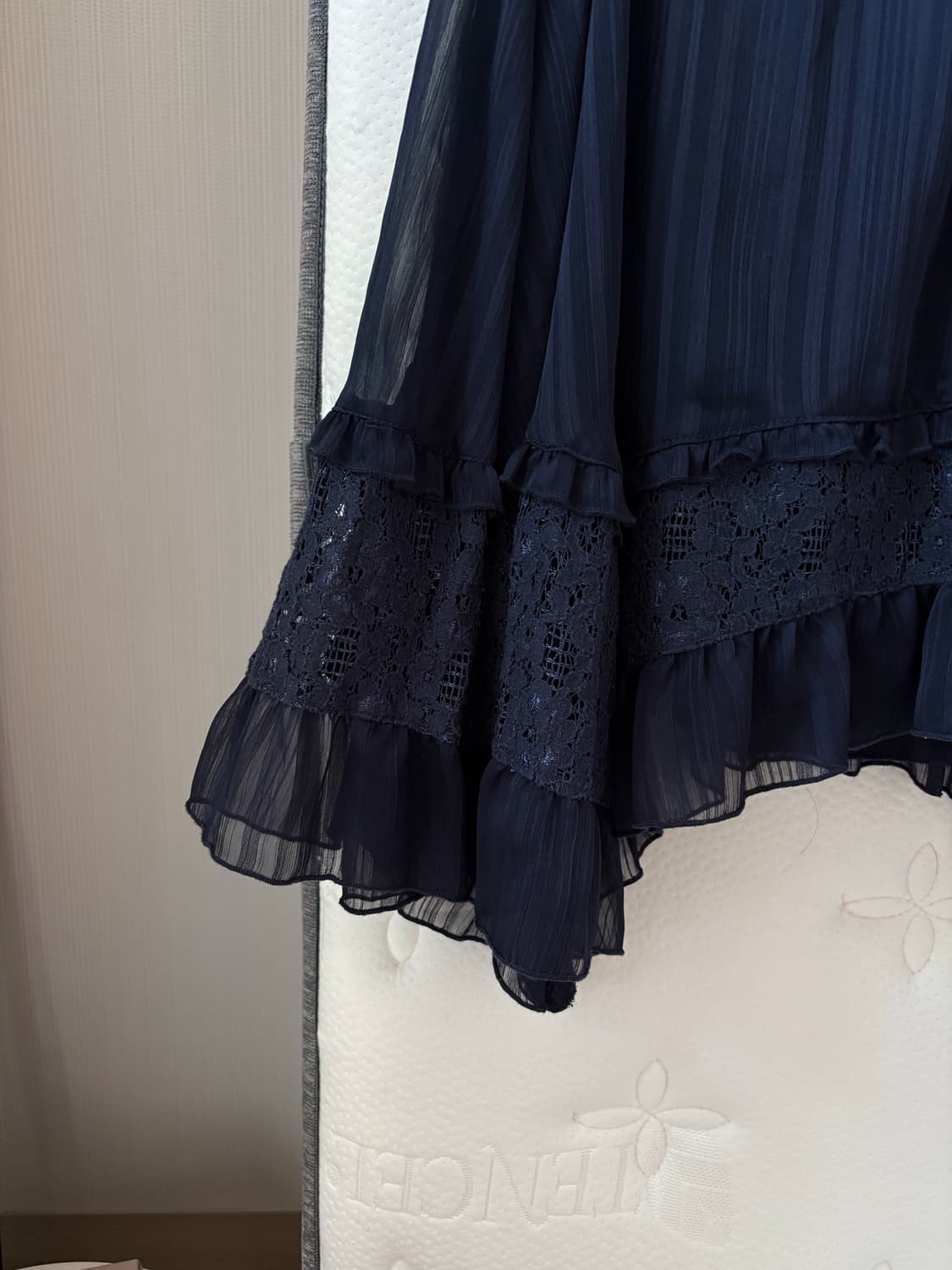 엑시즈팜 네이비 프릴 쉬폰 대장 원피스 상품이미지3