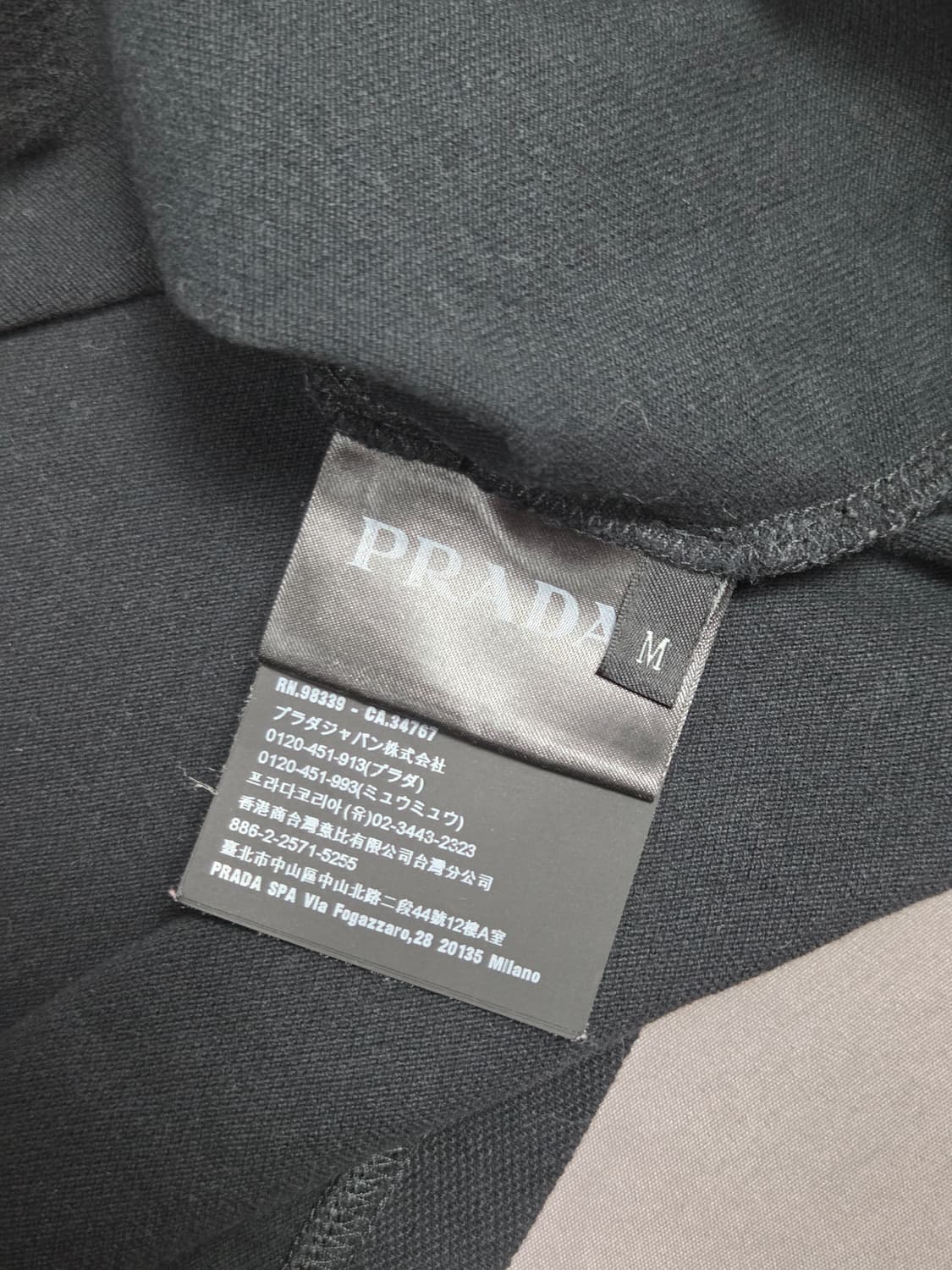 [프라다] 리네아 로사 레드탭 배색 카라티 | S00085 상품이미지4