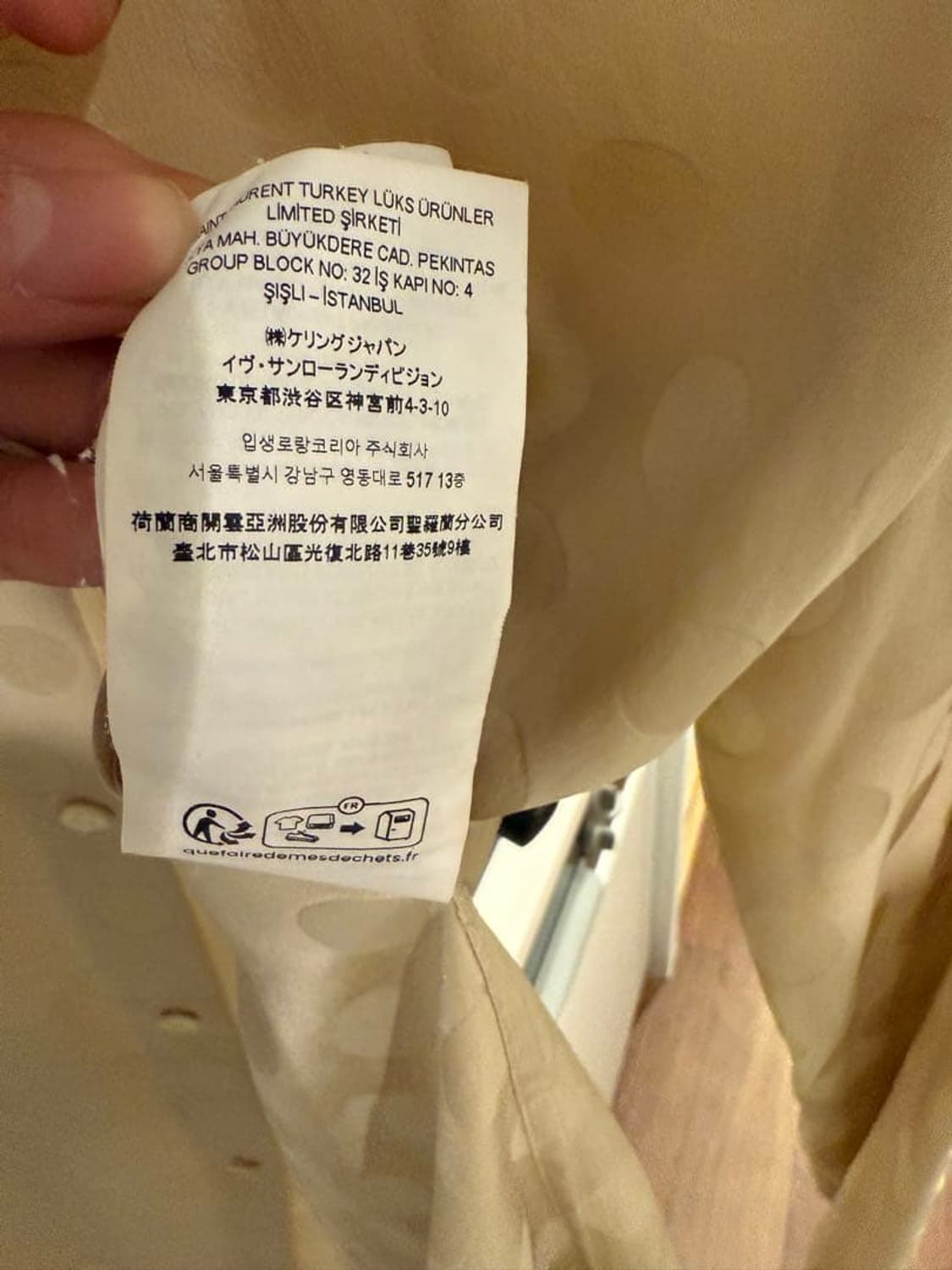 [신유님 착용] 생로랑 24ss 라지 폴카닷 자카드 실크 셔츠 상품이미지8