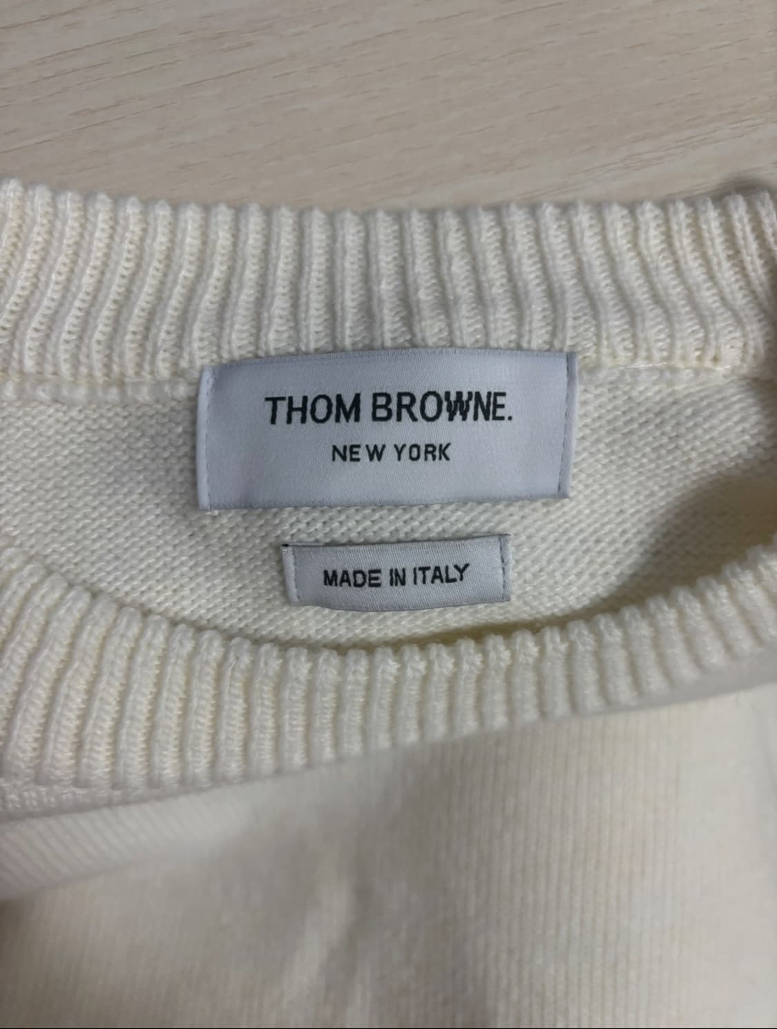 톰브라운 램스울 라운드 화이트 니트(무료배송) 상품이미지6