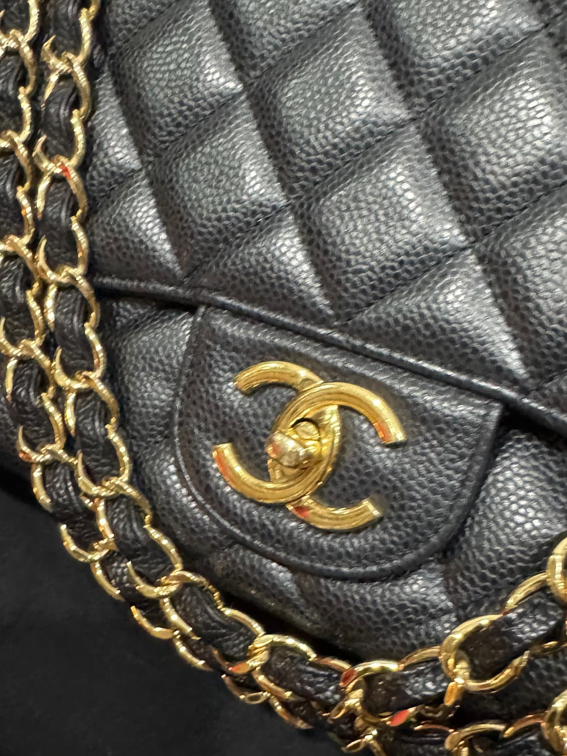 샤넬 클래식 맥시 캐비어 블랙 금장 라지 정품 상품이미지3