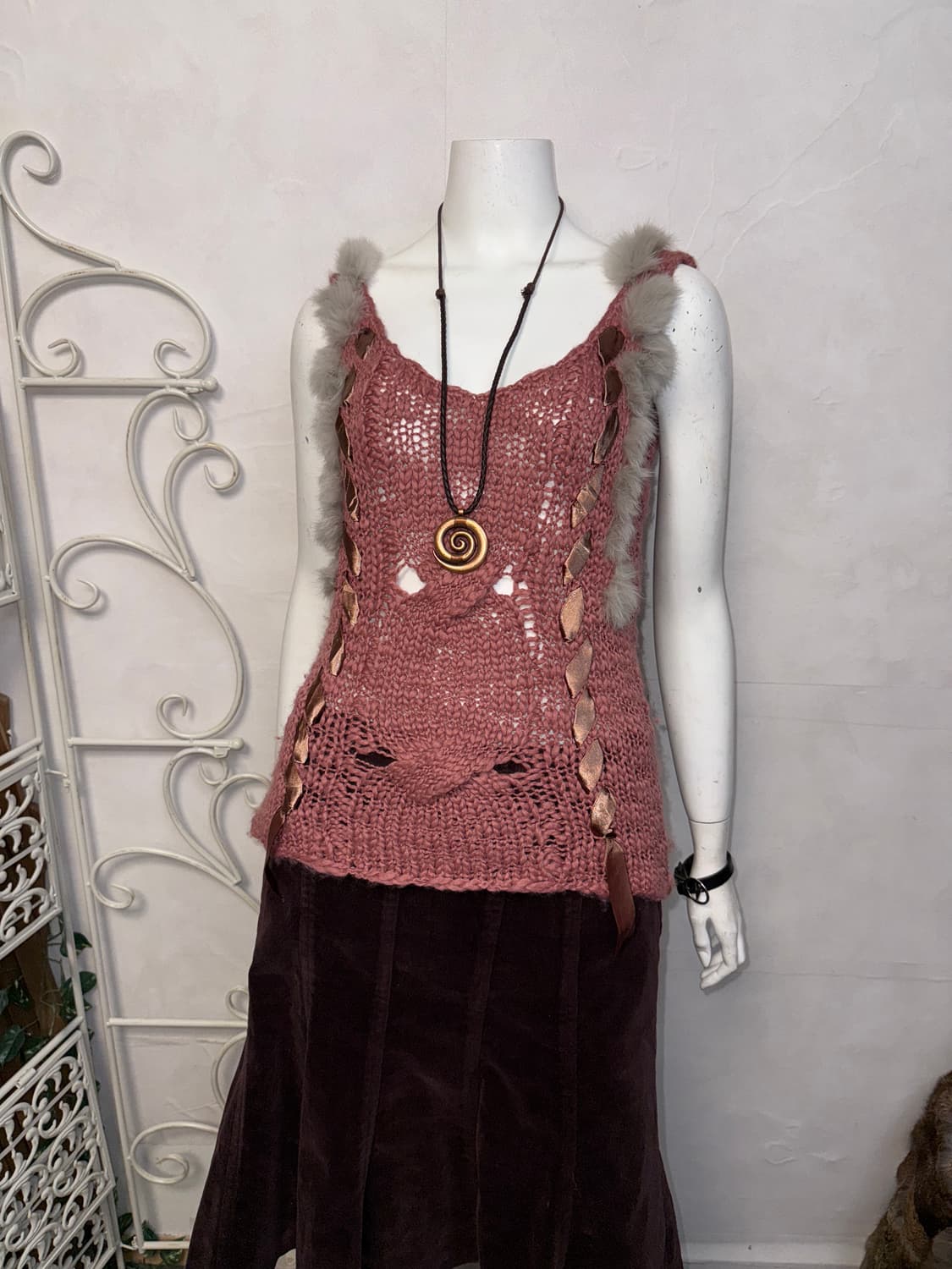 Indi pink rabbit fur trimming wool 슬리브리스 상품이미지2