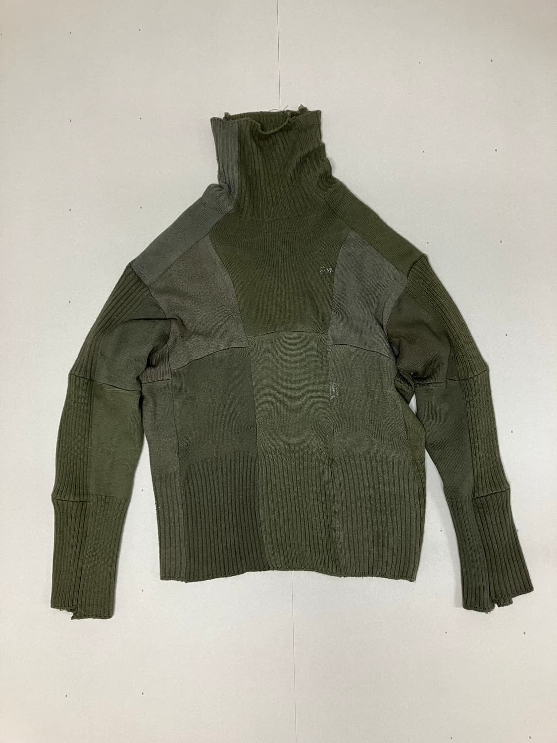 발렌시아가 업사이클 양말 스웨터 다크그린 L사이즈 상품이미지1