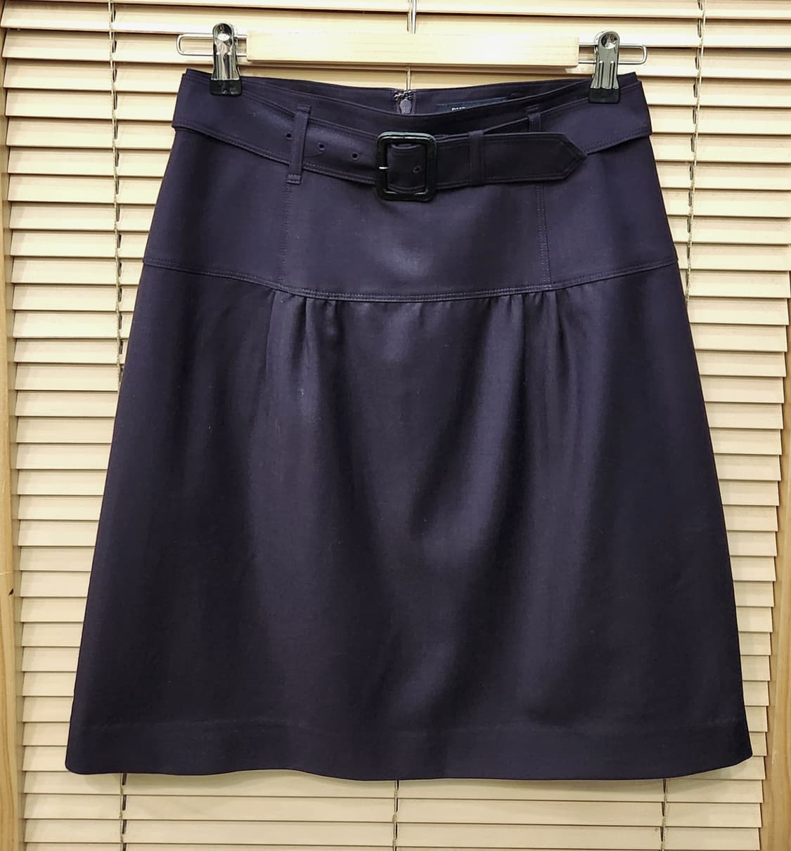 (새상품)버버리 벨트 미니스커트 상품이미지1