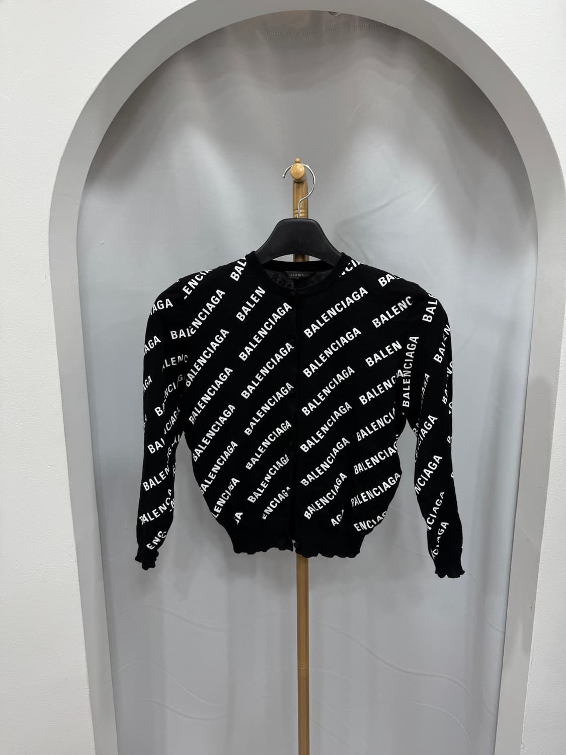 백화점판 새상품급 발렌시아가 로고 긴팔 가디건 S  상품이미지1