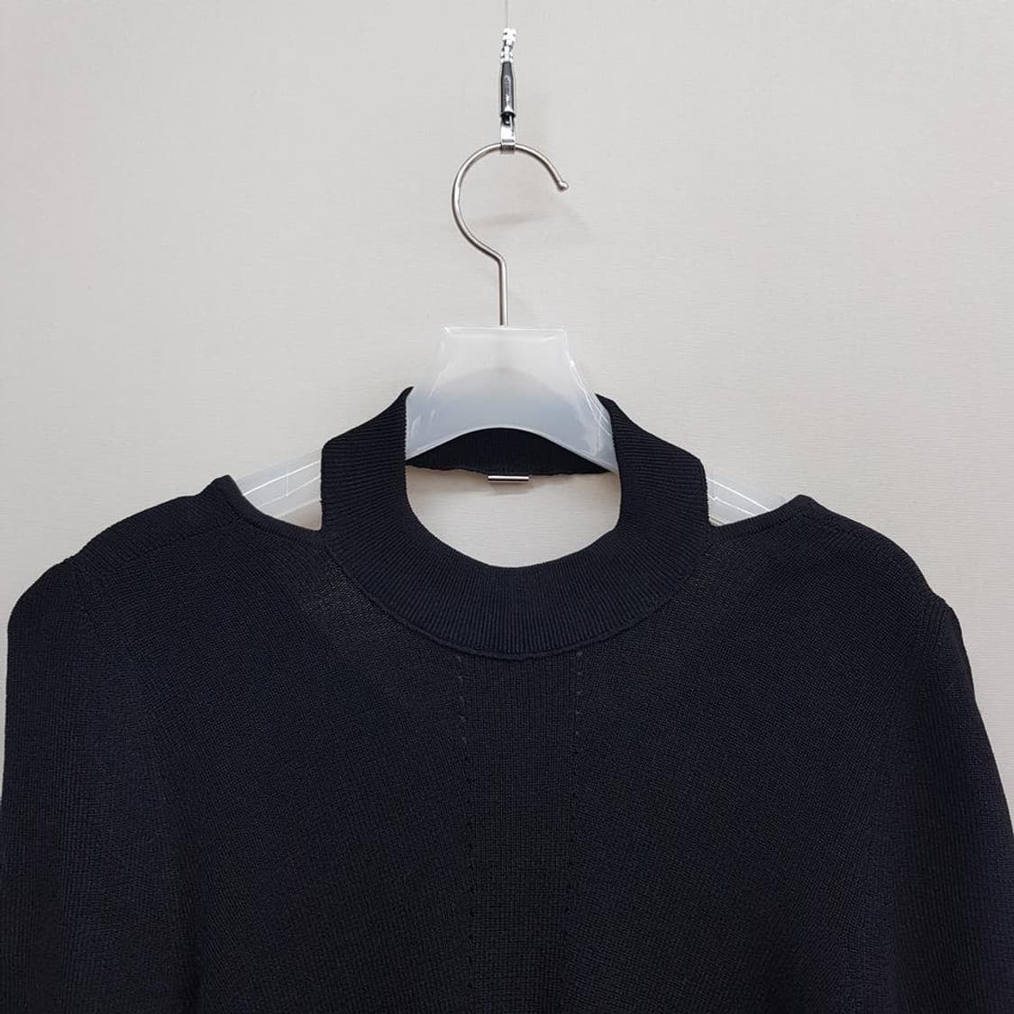 한섬 시스템 2022 컷아웃 하프넥 니트 탑 95사이즈 상품이미지4