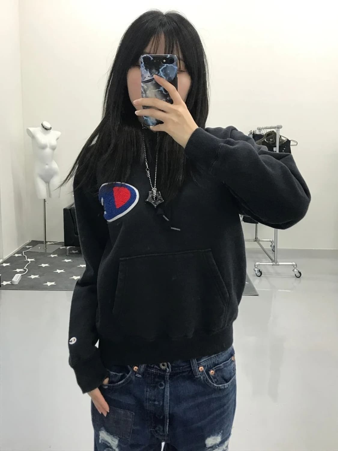 챔피언 빅로고 블랙 후드 티 상품이미지1