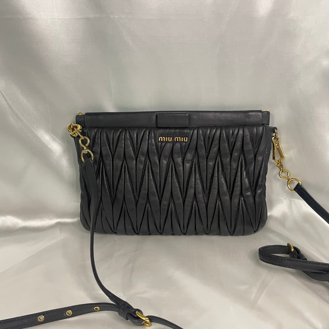 미우미우 마테라쎄 블랙 숄더백 크로스백 클러치백 단품  상품이미지2