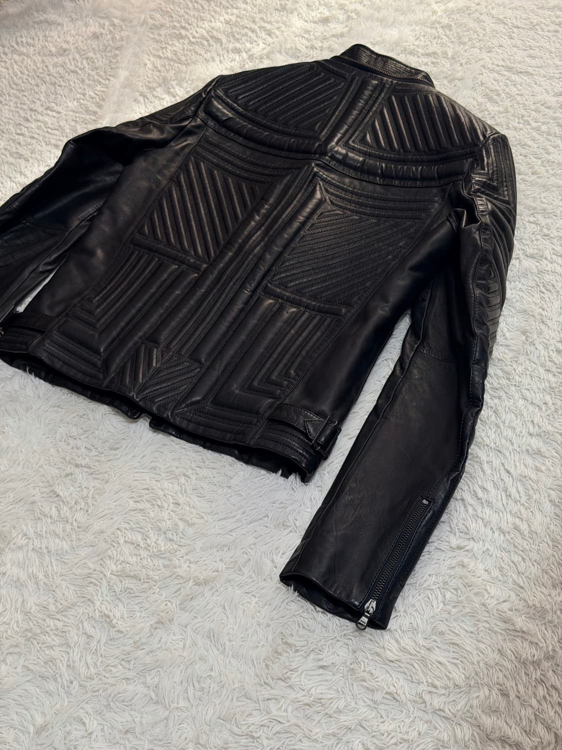 WOOYOUNGMI 솔리드옴므 기하학 입체 퀼팅 램스킨 레더 자켓 상품이미지4