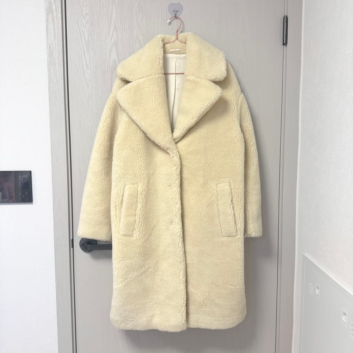 [새상품] 앤아더스토리즈 양털 코트 38 상품이미지1