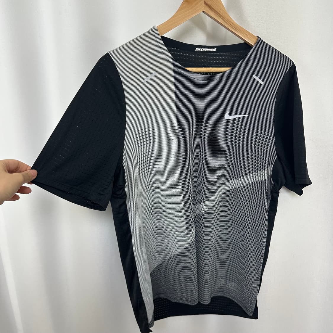  나이키 남자 통풍 운동 반팔티 L 100 상품이미지4