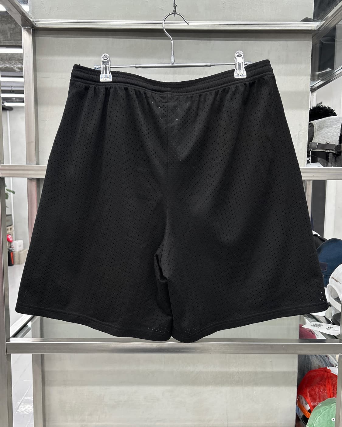 오프화이트 디아고날 메쉬 블랙 쇼츠  상품이미지2
