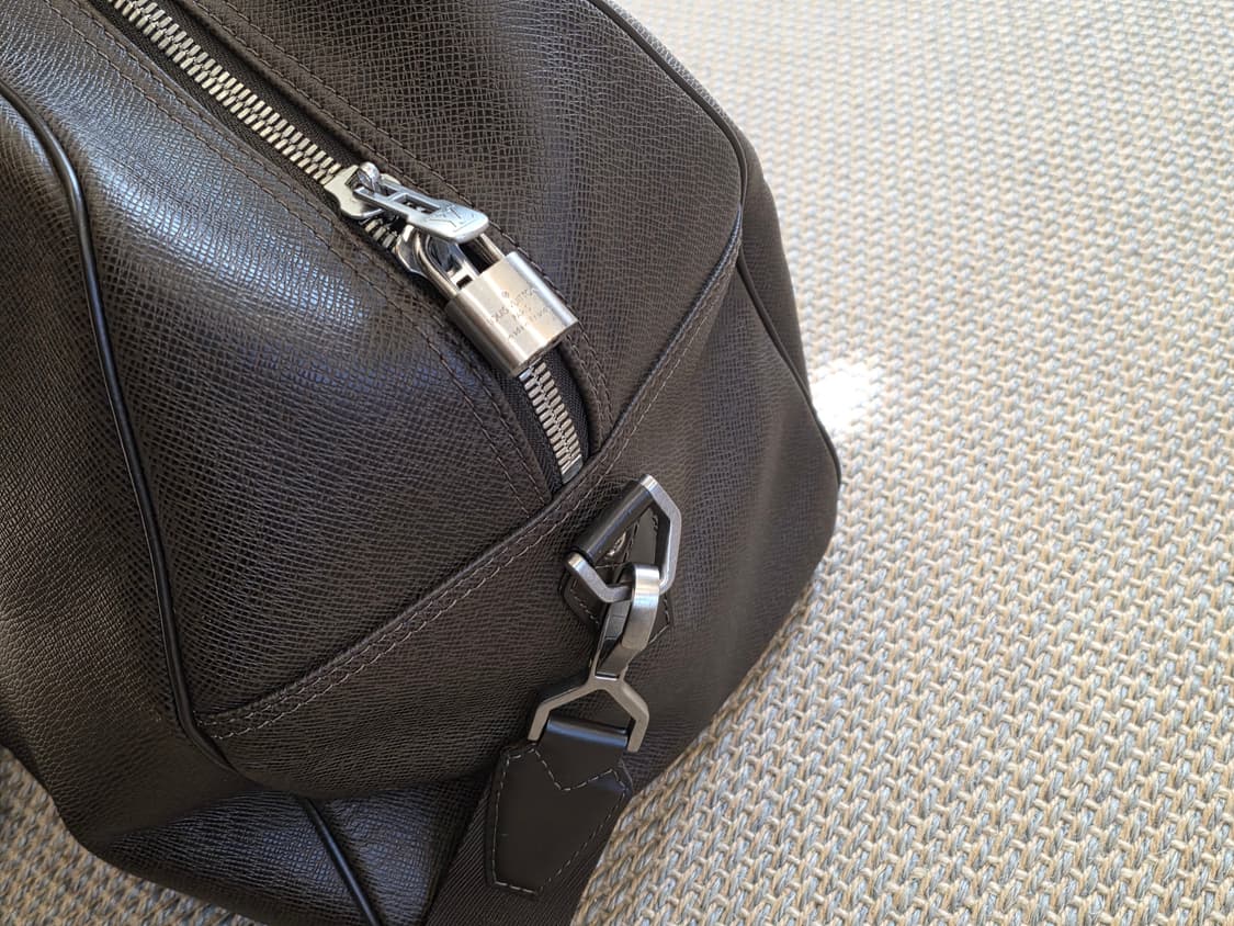 신품급 루이비통 클래식 타이가 통가죽 켄탈 키폴 보스턴백 상품이미지7