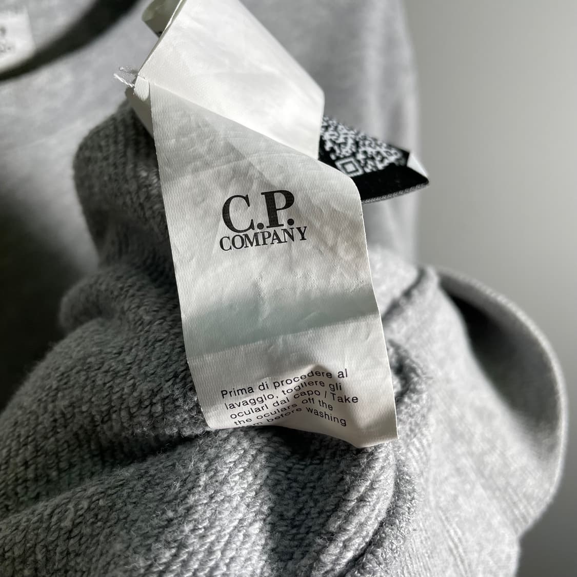 CP컴퍼니 사이드 렌즈 맨투맨 그레이 상품이미지10