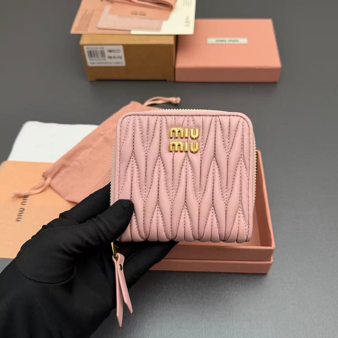 미우 미우 마테라쎄 나파 가죽 동전 지갑 앨러배스터 핑크 상품이미지6