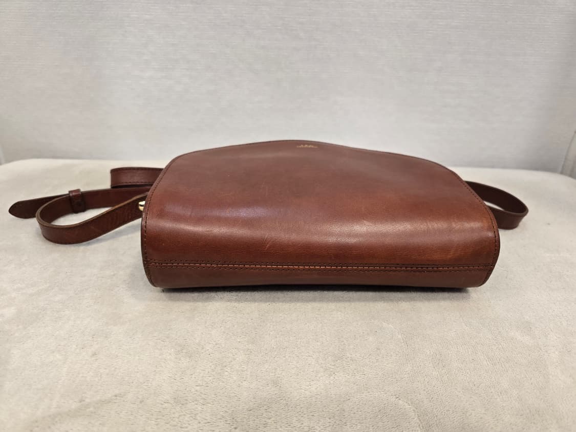 A.P.C 아페쎄 하프문 브라운 크로스백 가방 상품이미지6