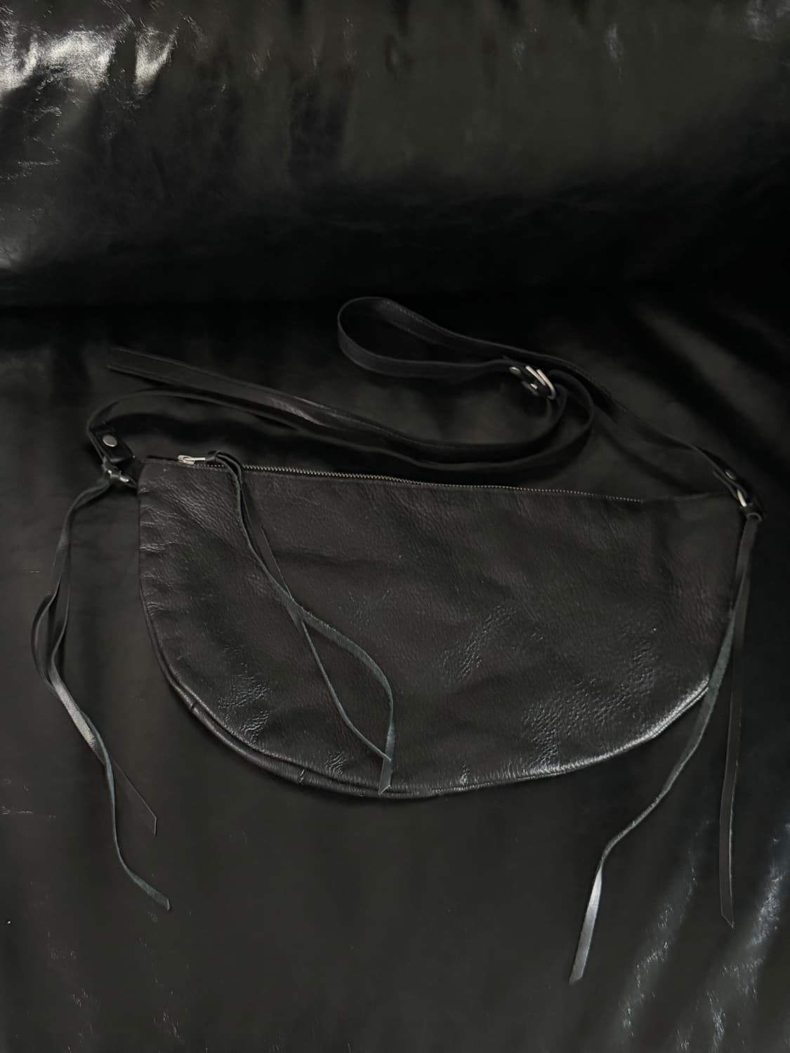 [비슬로우] 레더 크로스백 블랙 상품이미지2