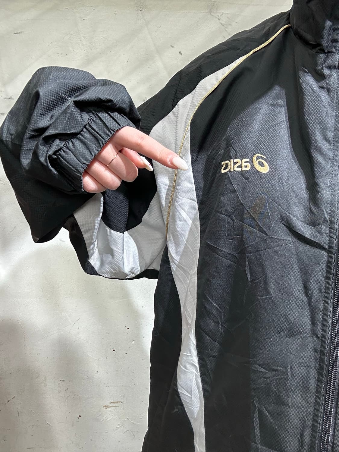 아식스 블랙 오버핏 바람막이 올드스쿨 트랙 자켓 L 상품이미지4