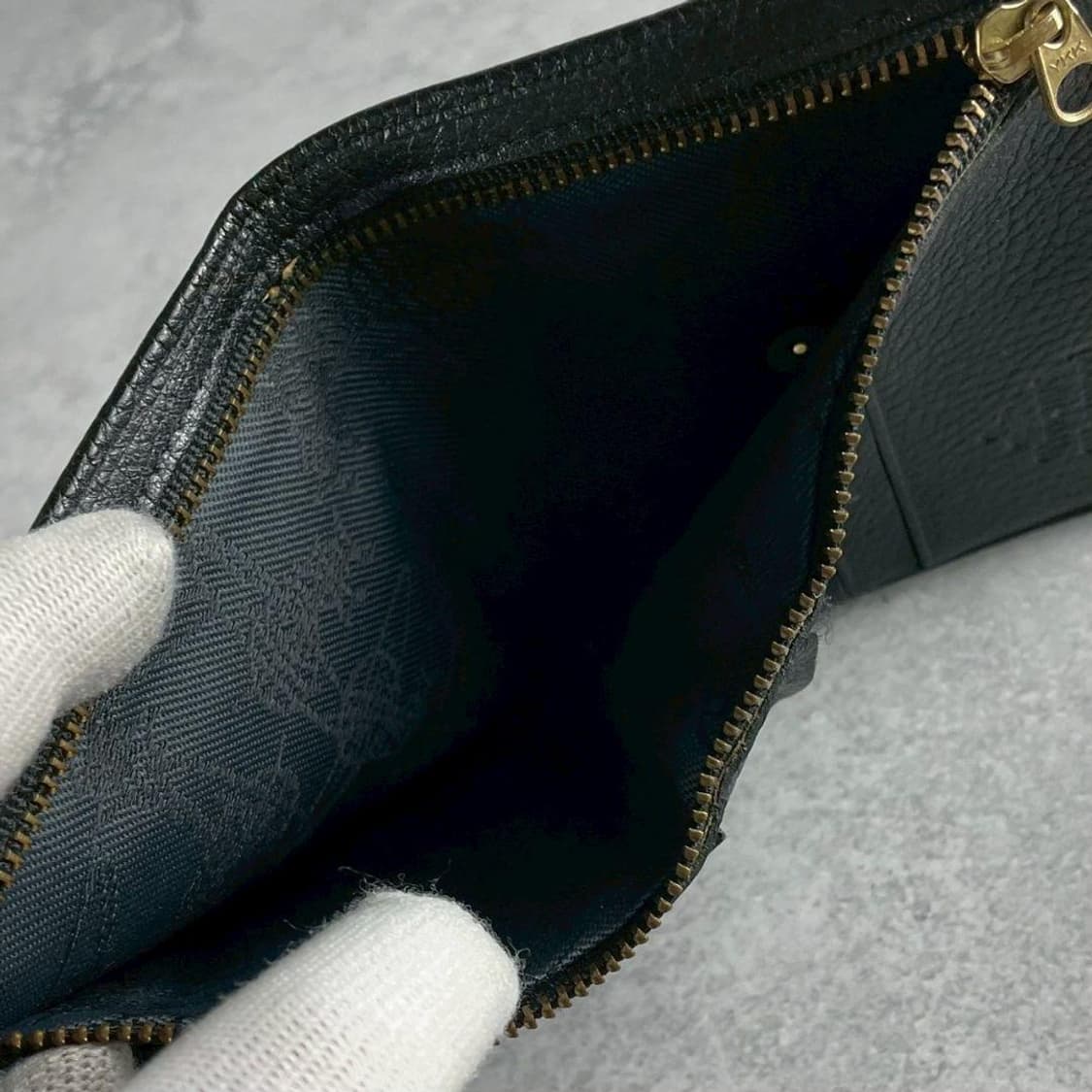 비비안 웨스트우드 트라이 버클 가죽 지갑 상품이미지8