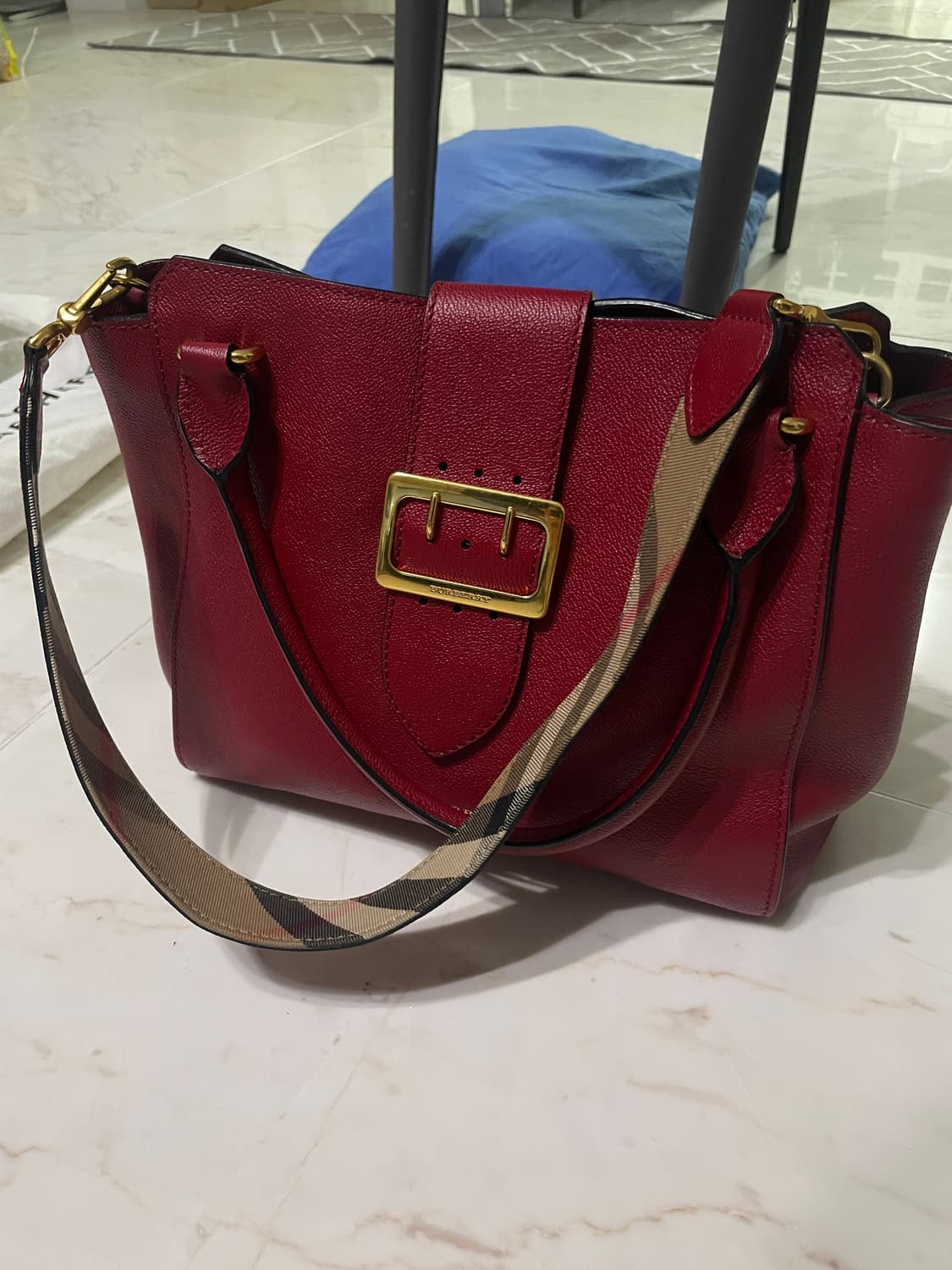 버버리 가죽 버클 토트백 레드 상품이미지5