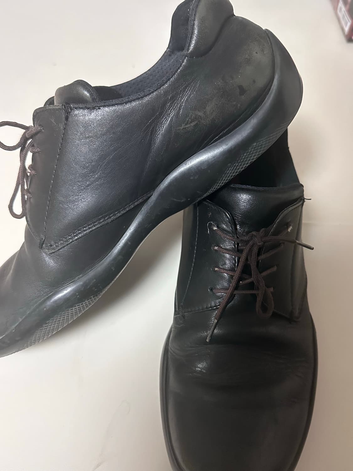 프라다 빈티지 레더 스니커즈 상품이미지1