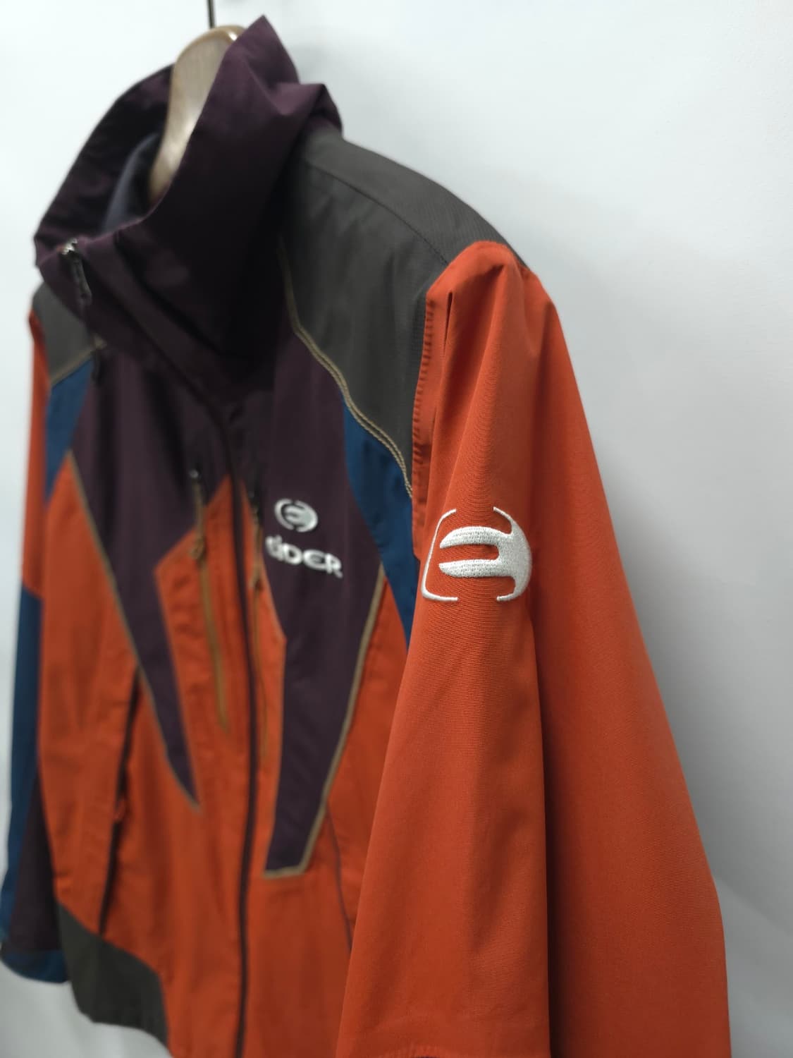 아이더 디펜더 배색 바람막이 재킷 (95~100) 상품이미지3