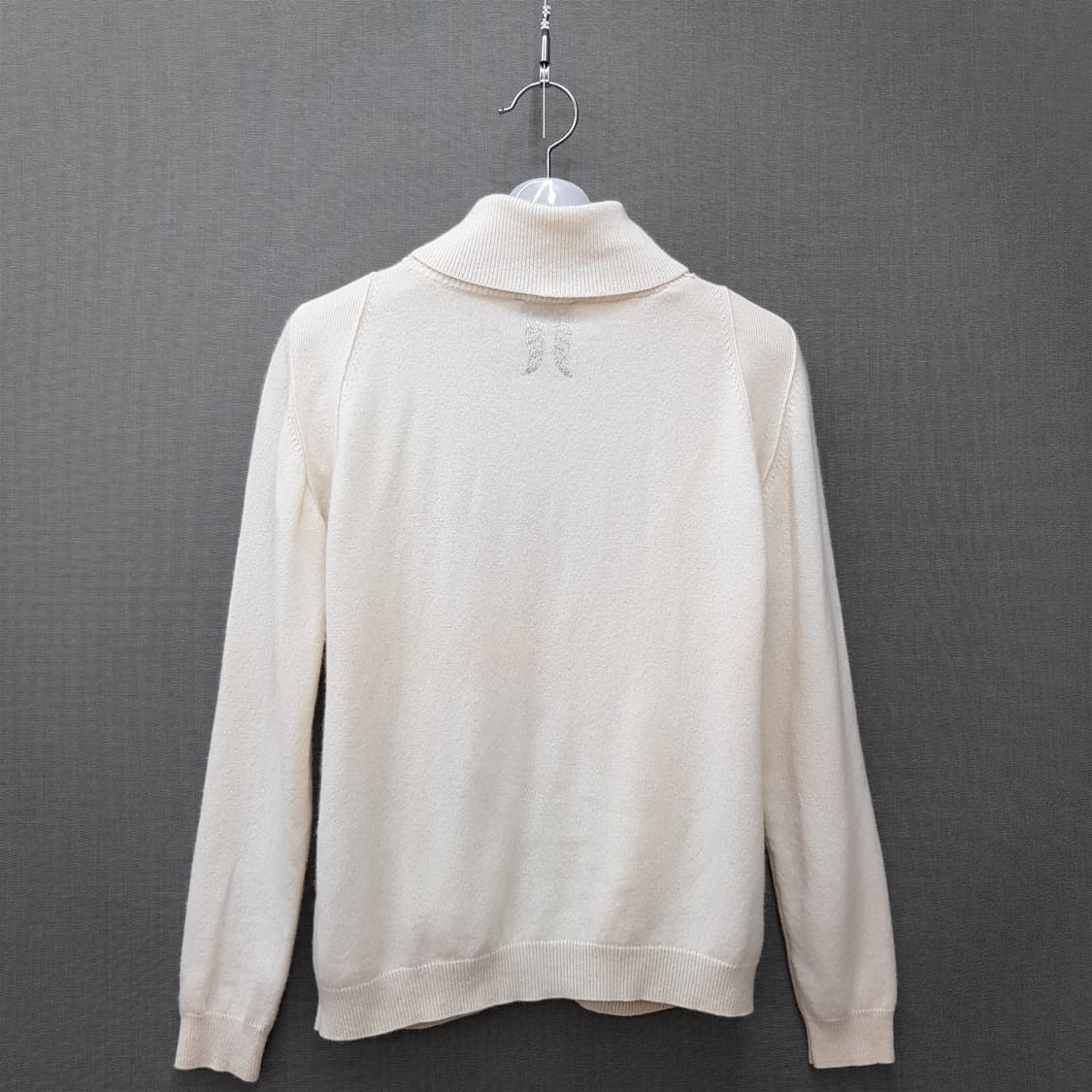 베르니스 캐시미어 100 아이보리 터틀넥 포켓 니트 XS사이즈 상품이미지4