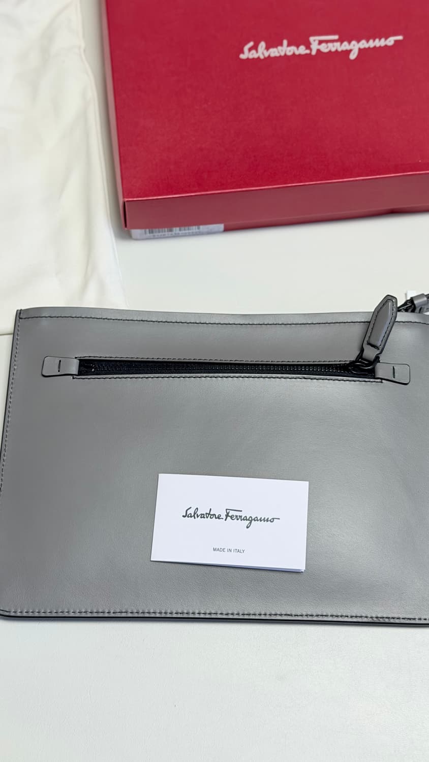 풀구성 새상품) 페라가모 간치니 투톤 클러치백 정가 968,000원  상품이미지8