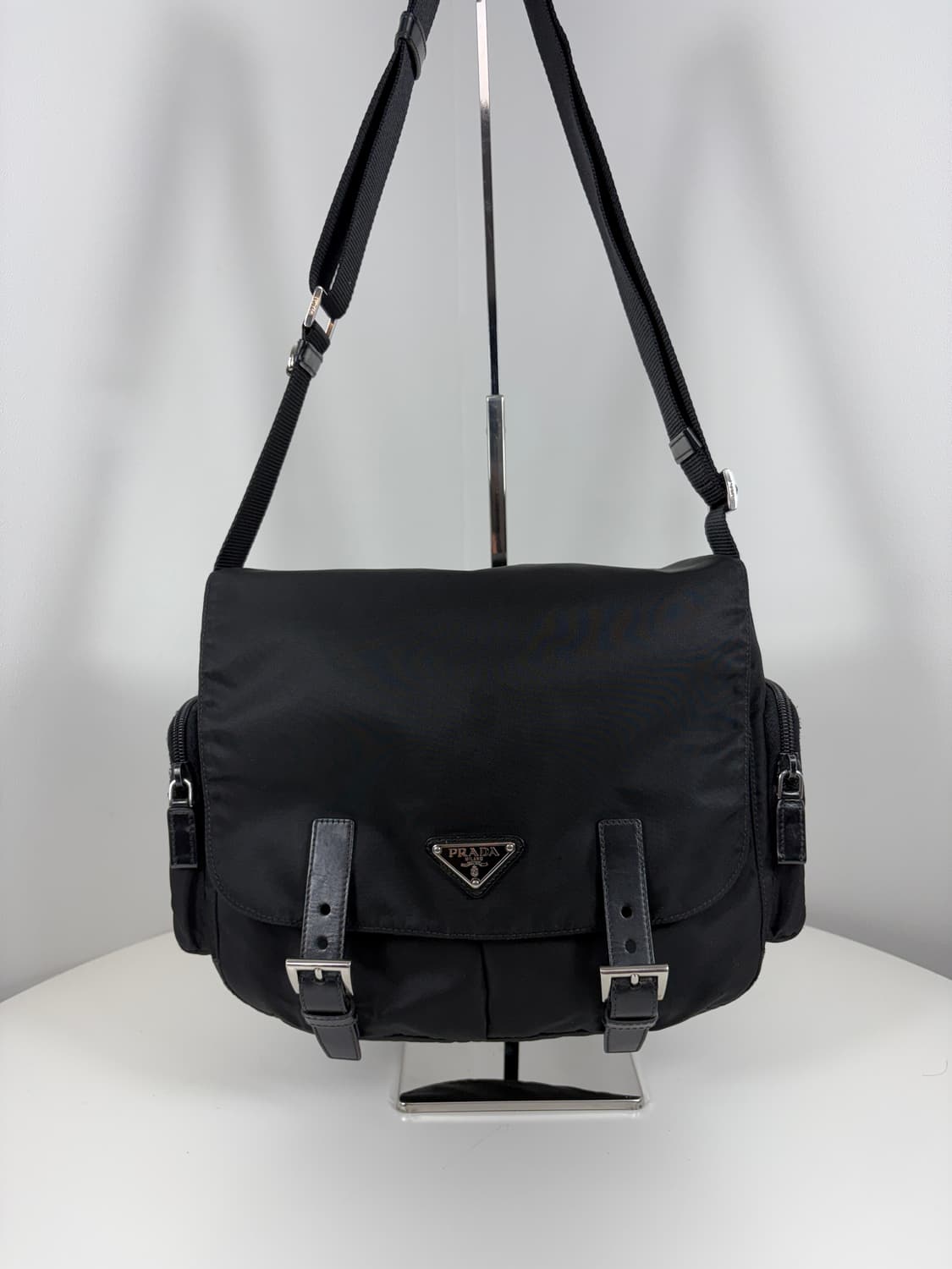 프라다 나일론 사이드포켓 메신저백 상품이미지1