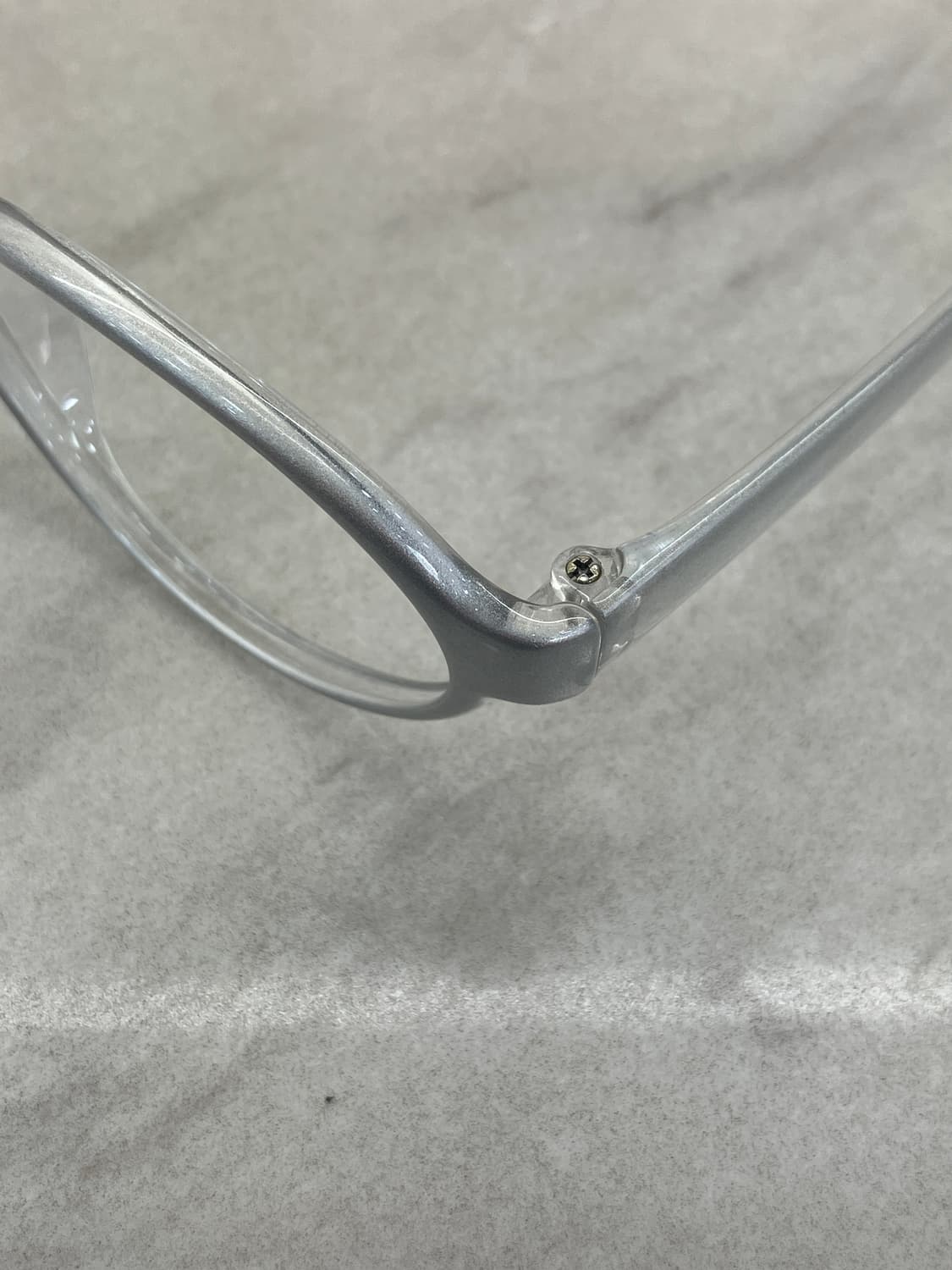 폴리 스위스 Poly swiss 글리터 실버 유광 오벌 뿔테 안경 상품이미지2