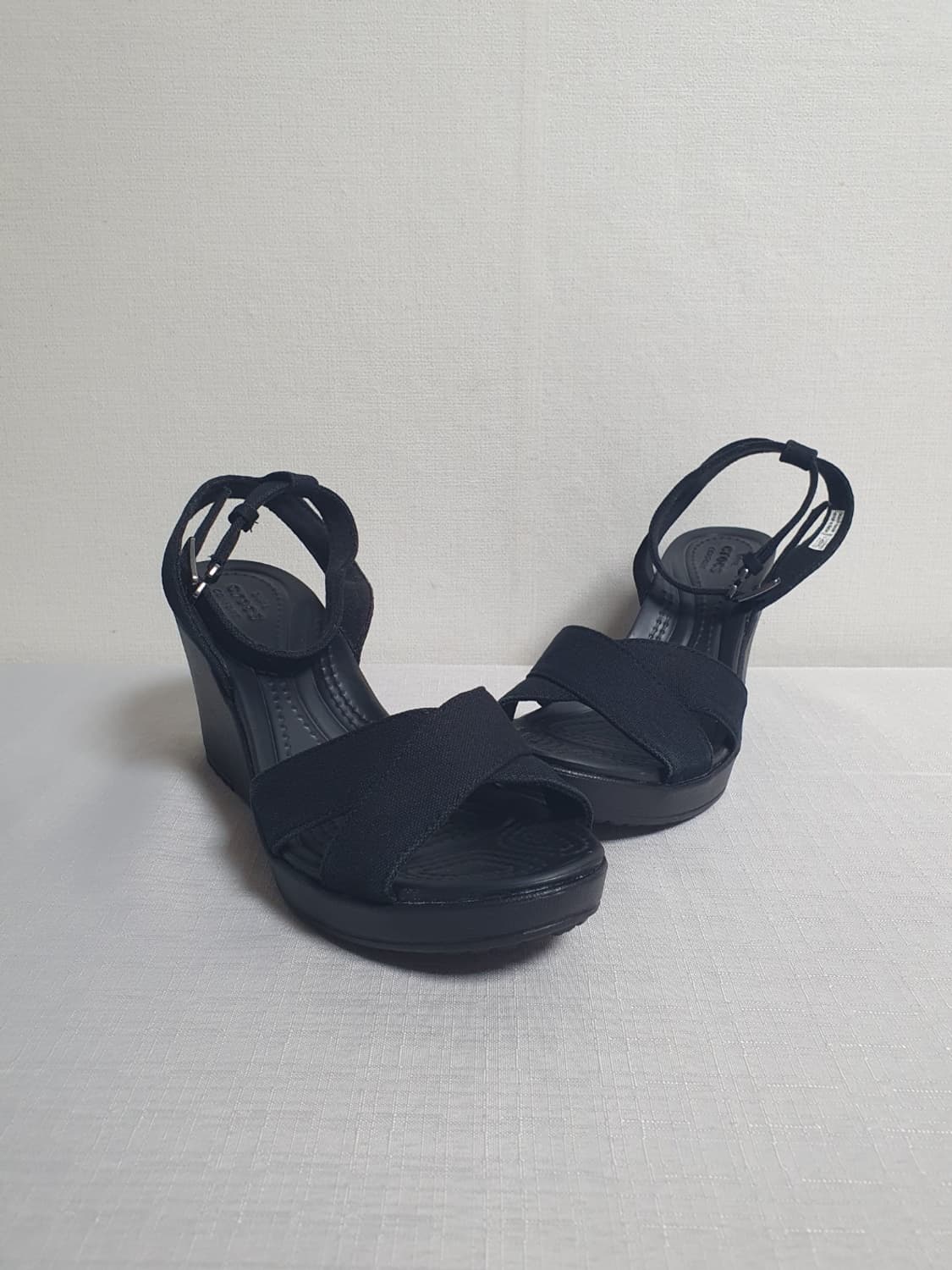 240mm 크록스 레이2 크로스 스트랩 앵클 웨지 블랙 W7 상품이미지2