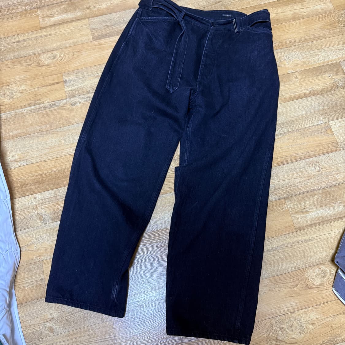 코모리 벨티드데님 블랙 3사이즈 상품이미지1