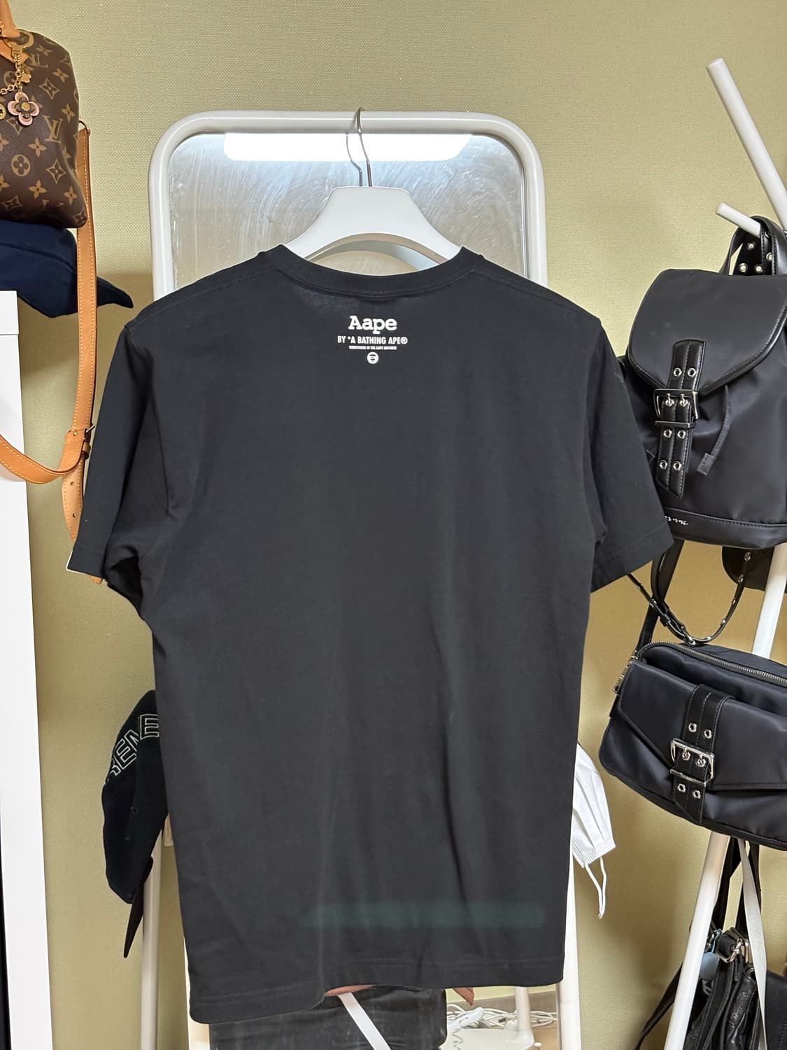 에이프 베이프 홀로그램 반팔티셔츠  상품이미지8