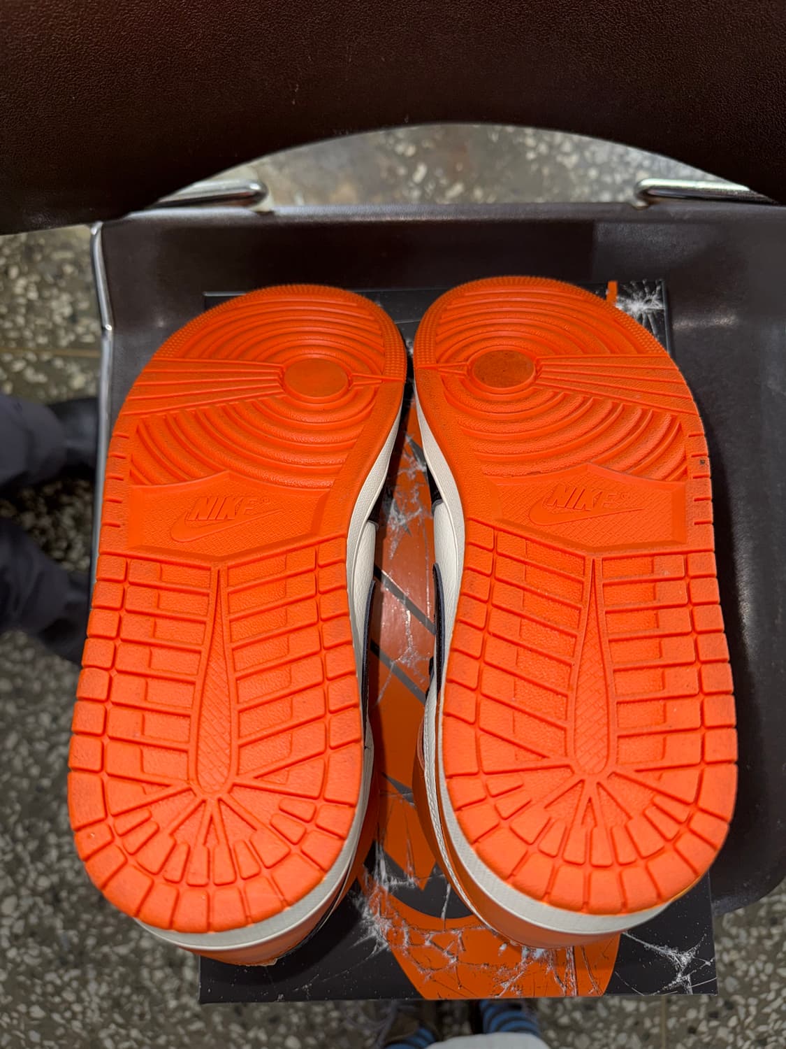 나이키 에어 조던 1 하이 OG Shattered Backboard 상품이미지5