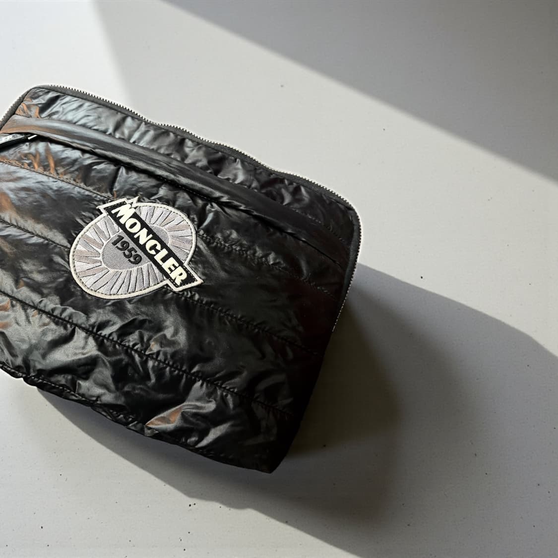 몽클레어 랩탑 패딩 클러치 케이스백 상품이미지4