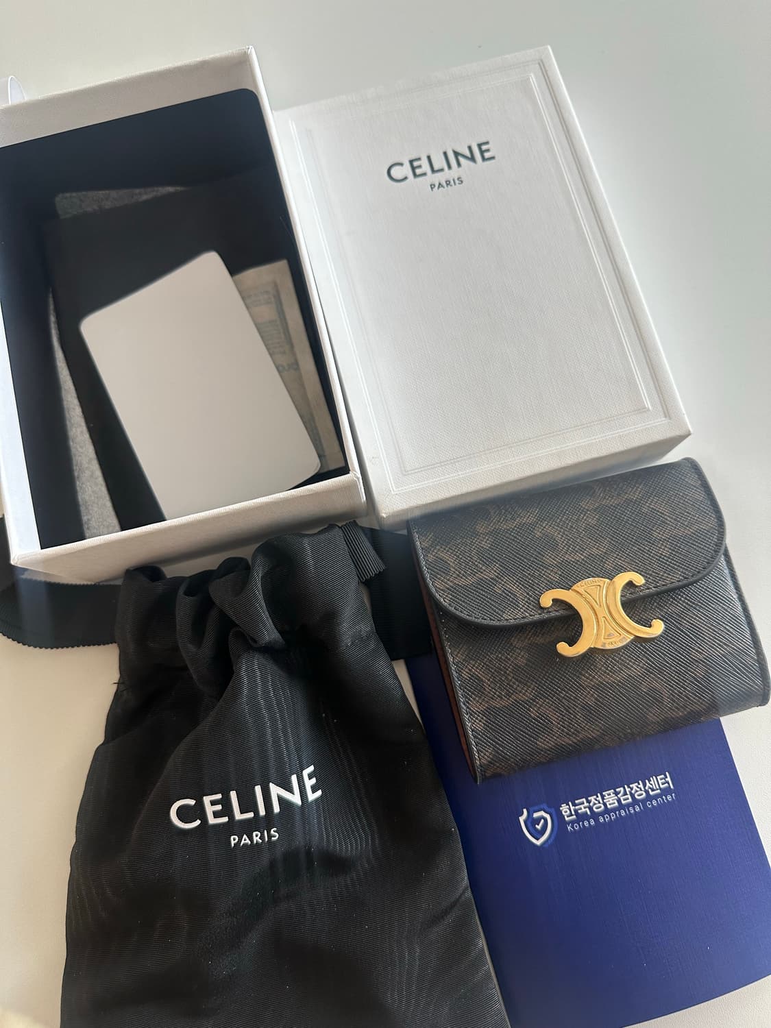 정품 셀린느 트리옹프 반지갑 급처 상품이미지1