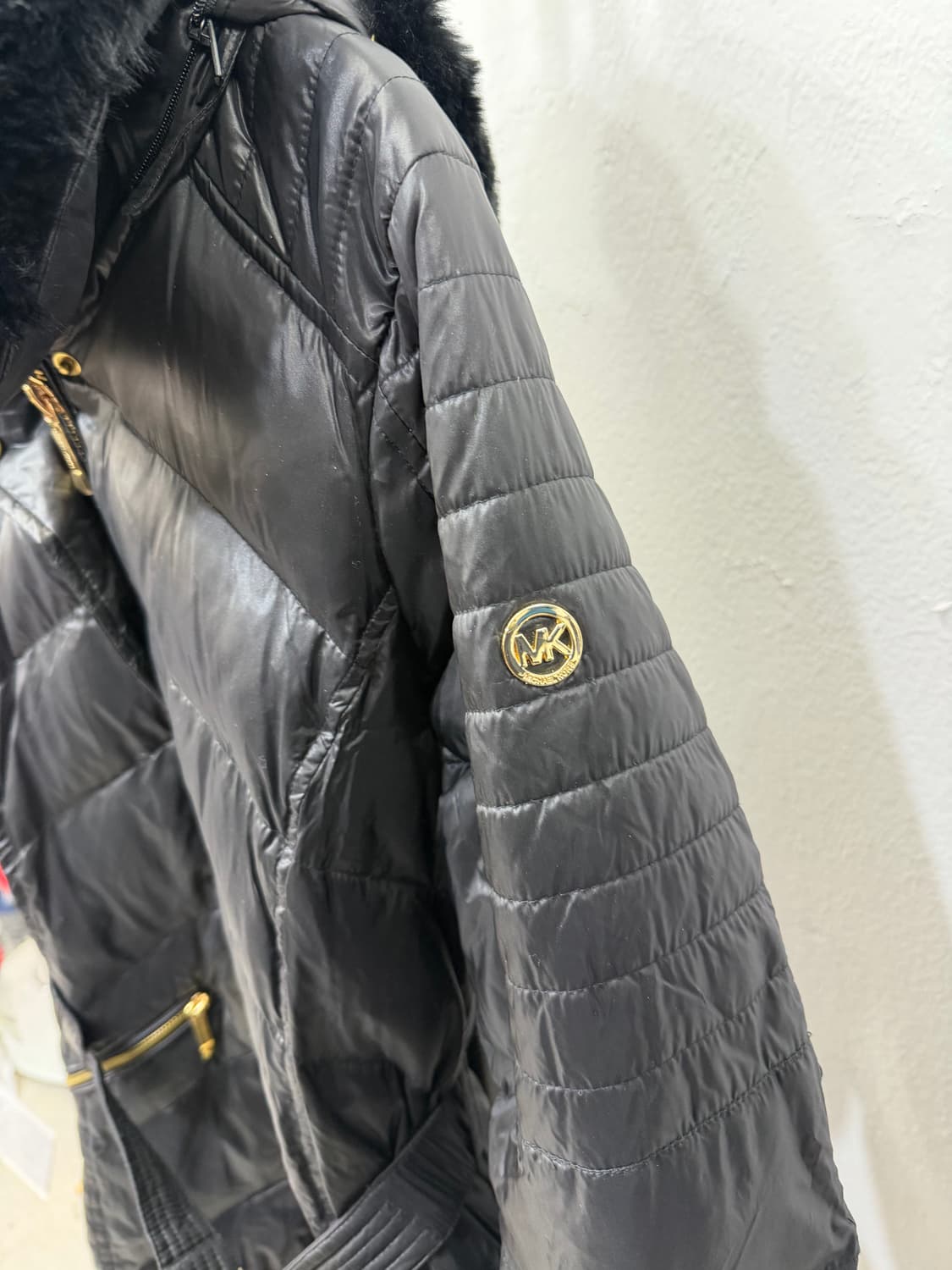 정품) 마이클코어스 금장 퍼 패딩 S 상품이미지5