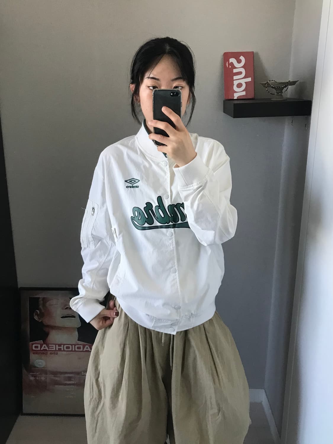 엄브로 중앙 스펠아웃 화이트 나일론 바시티 자켓 상품이미지2