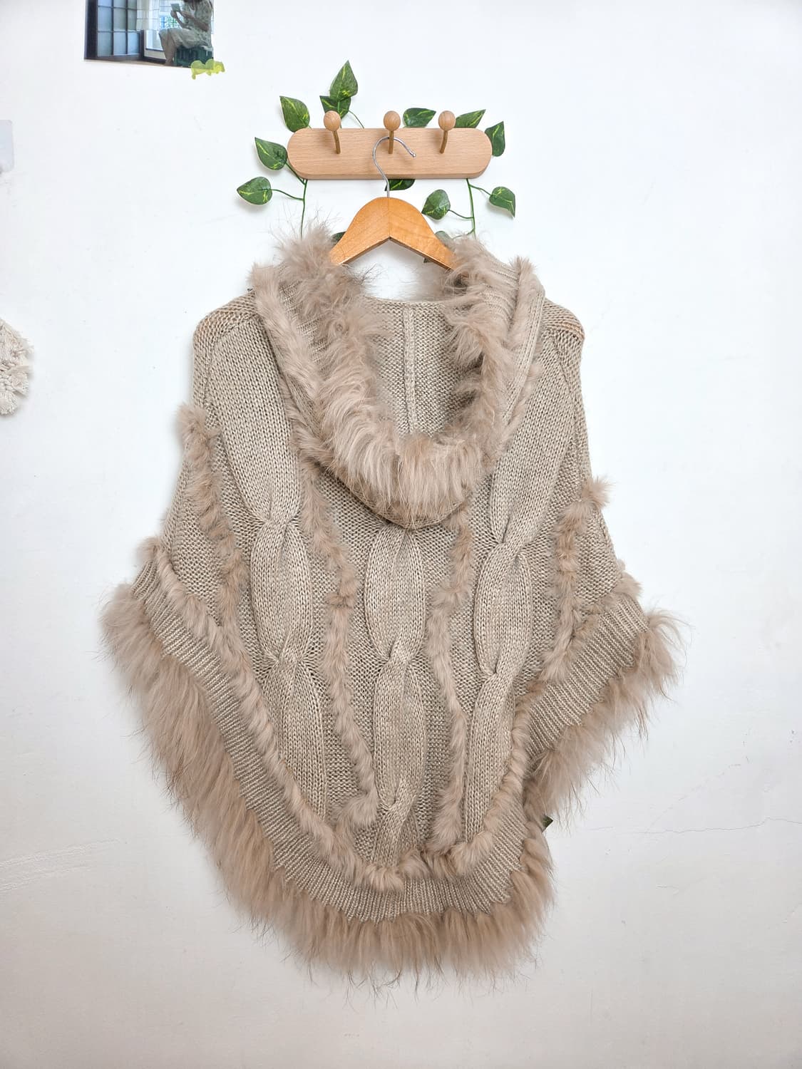 여리 퍼 트리밍 케이프 니트 상품이미지4